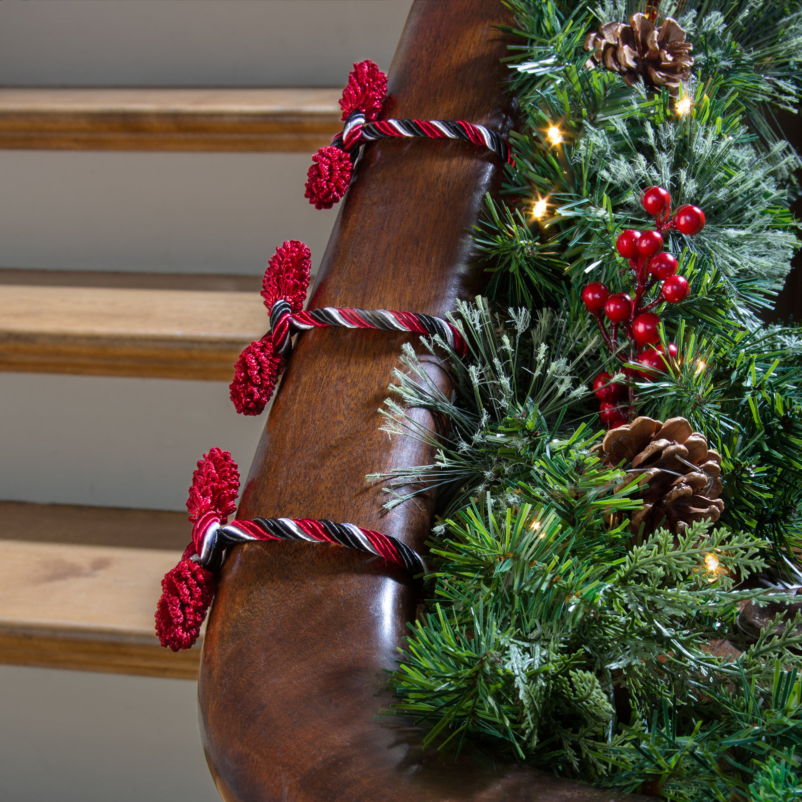 Garland Tie, 1.33 ft, Burgundy