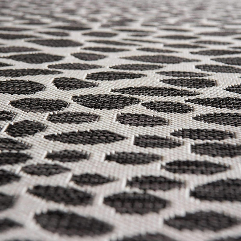 Tapis unique de la collection Outdoor (rond 4 pi 1 po, noir / ivoire)