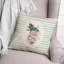 Pile de tasses à thé et housse de coussin carré-93180609