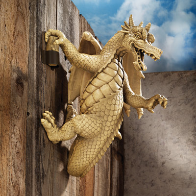Sculpture murale Dread the Dangling Dragon