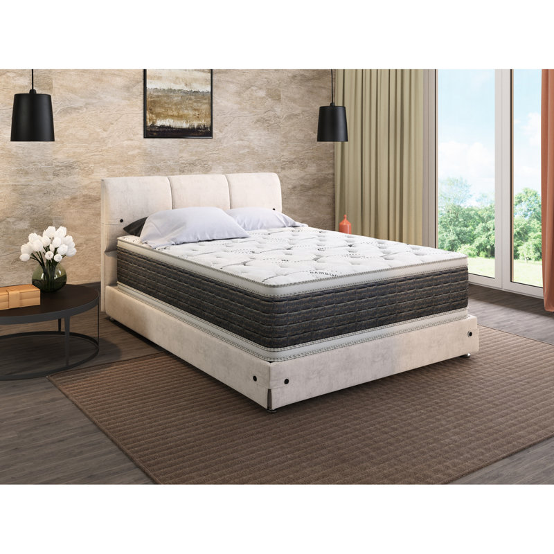 Matelas King de 37 cm (14,5 po) avec système de ressorts ensachés et mousse haute densité, base absorbante.