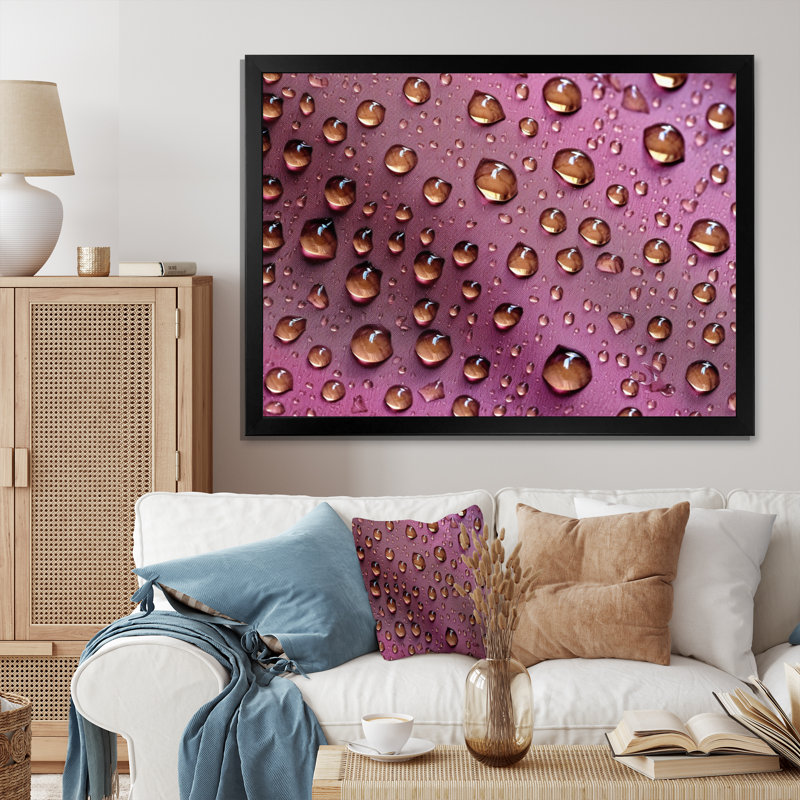«Red Rose with Raindrops On Black IV», reproduction d'art sur toile, H 34 po x l 44 po x P 1,5 po, Cadre simple noir