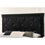 Lit double moderne à panneau noir avec tête de lit tapissier en tissu et chambre capitonnée attrayante