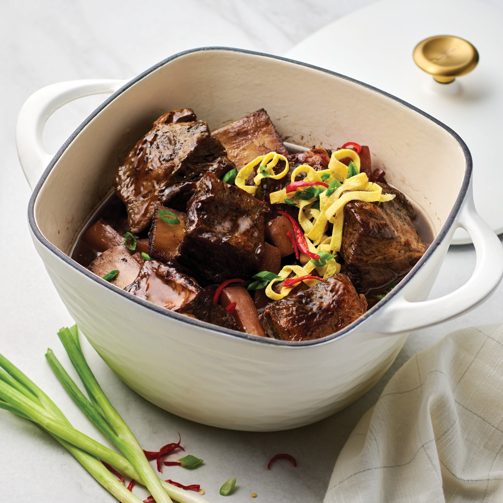 Prisma Enameled Cast Iron Dutch Oven, White