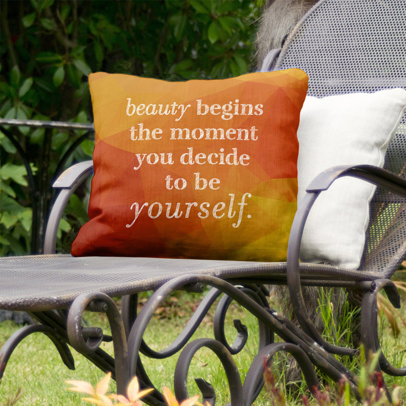 Coussin intérieur / extérieur True Beauty, 16 po x 16 po, Ambre, Géométrique