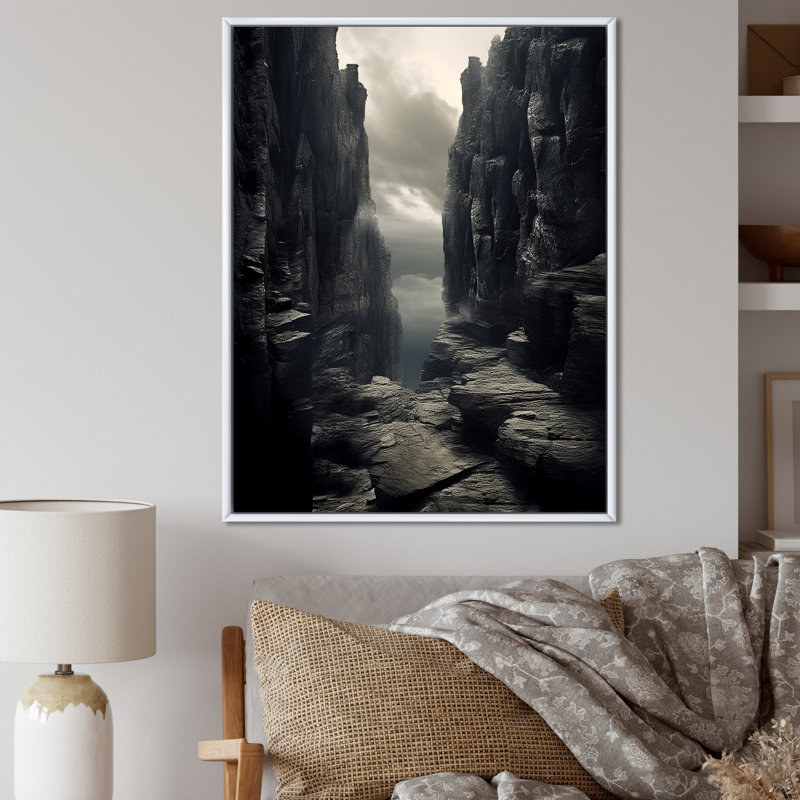 «Vertical Plains Immense Mountain Cliff», reproduction sur toile, Cadre flottant blanc, H 20 po x l 12 po x P 1 po
