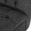 Chaise longue charmante avec un design incurvé, un capitonnage à boutons, un point losange, un tissu gris anthracite, une structure capitonnée et des pieds en bois de bouleau