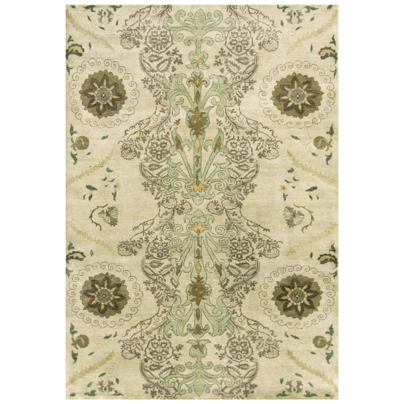 Wool Floral Area Rug in Green, Rectangle 5'6" x 8'6"