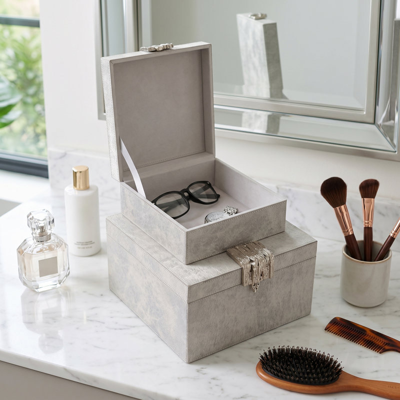 Boîtes carrées décoratives en cuir avec détails métalliques - Boîtes de rangement modernes et élégantes pour la chambre - Lot de 2, 25 cm, argent et gris