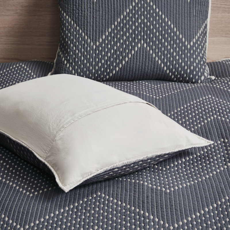 Full Gray Cotton Reversible Chevron Quilt Set
