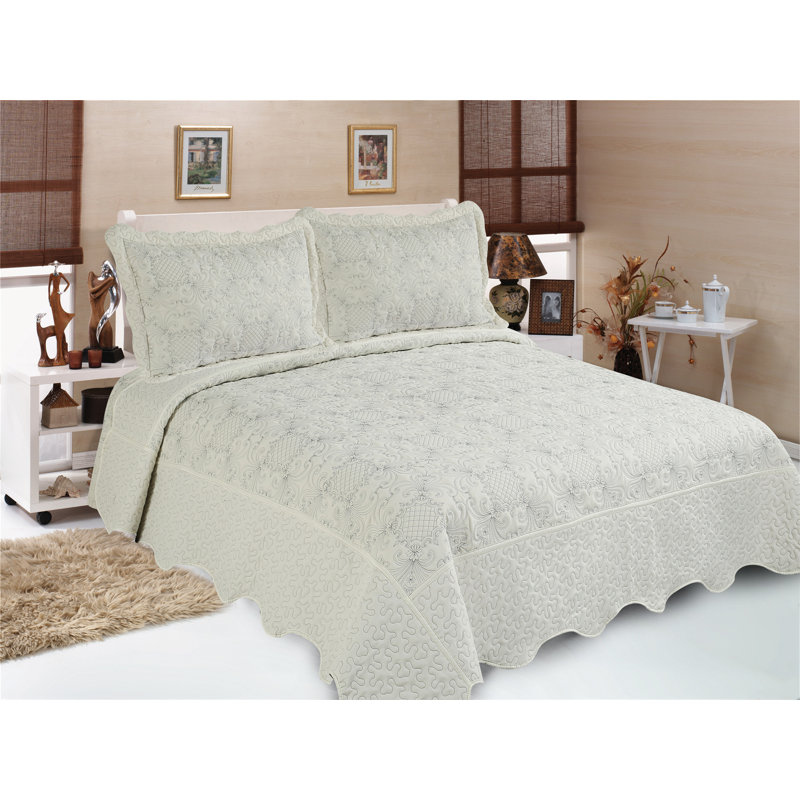 Darley Polyester Damask Quilt, Queen Quilt + 2 Shams