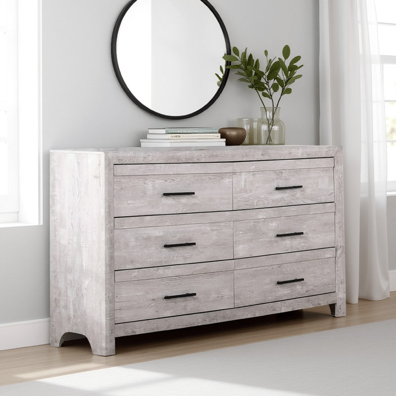 Commode Bisca de 63 po de largeur, 6 tiroirs, poignées noires, bois gris clair