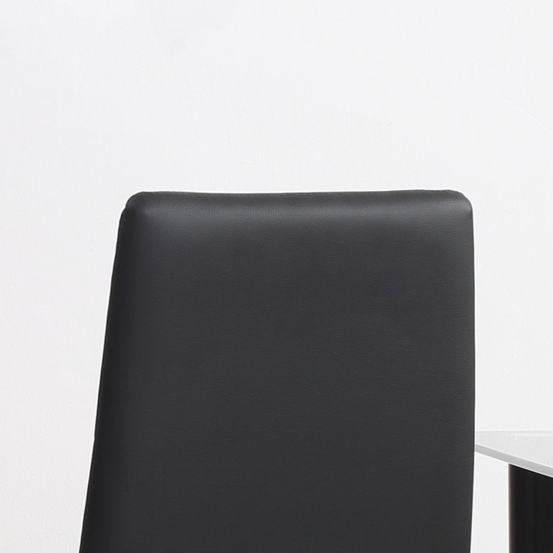Chaise Luongo, Noir
