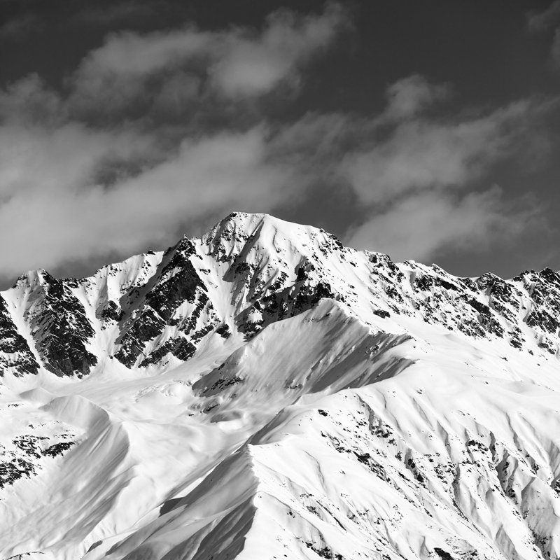 «Black and White Snow Mountain», photographie sur toile tendue, H 12 po x l 12 po