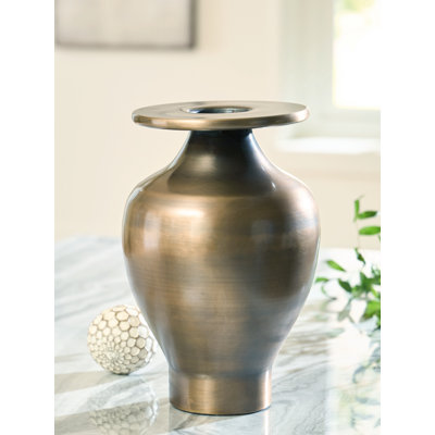 Vase Harrop