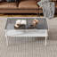 Table basse rectangulaire avec plateau en verre trempé gris et pieds blancs, table de salon moderne-1310465568