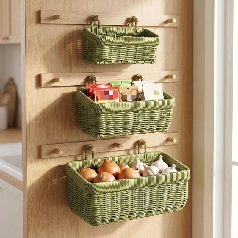 Paniers suspendus de style osier pour le rangement de la cuisine, de la salle de bain et de l'entrée, en plastique, avec crochet autocollant, ensemble de 3, vert