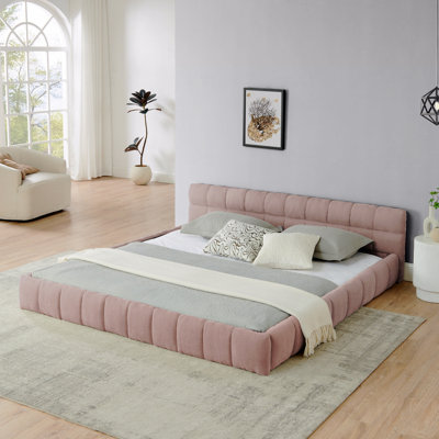 Très grand cadre de lit tapissier très grand avec revêtement en tissu épais et tissu de chenille avec grand lit plateforme et base solide. Avec aucun sommier requis - rose