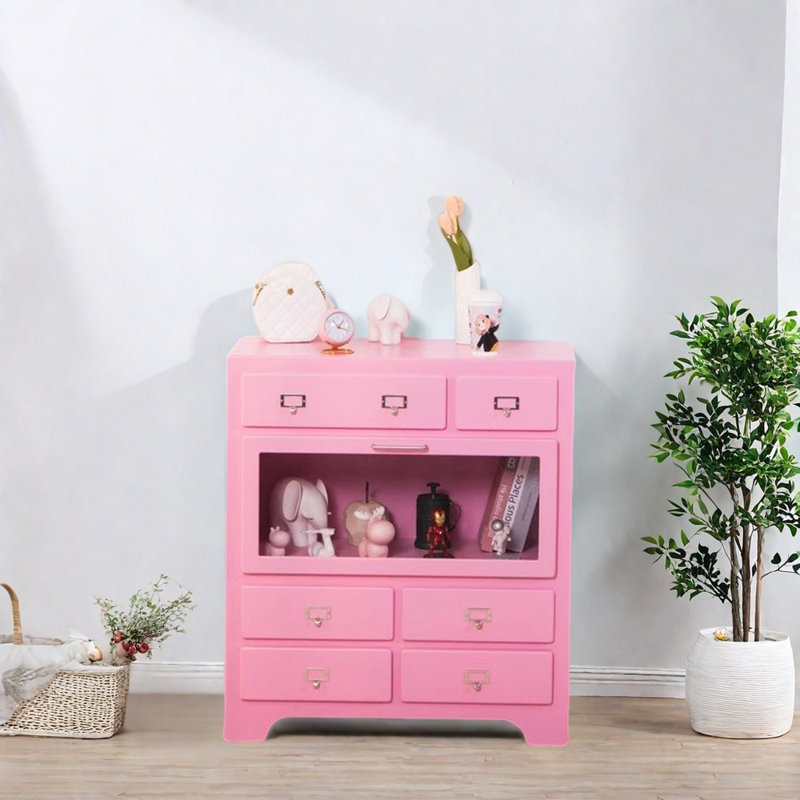 Hillandale, Pink