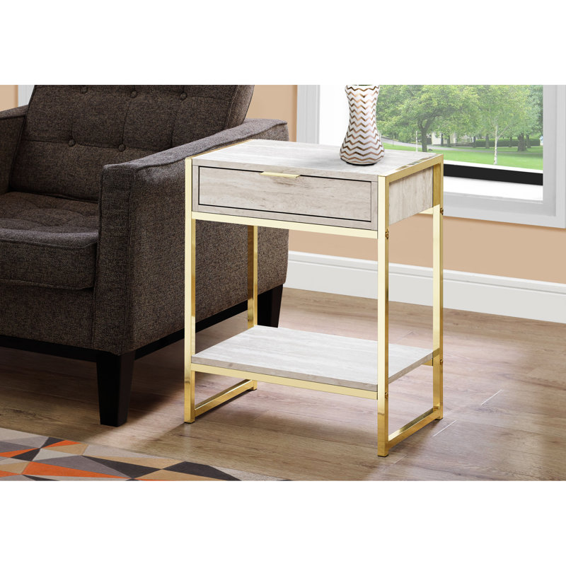 Table d'appoint avec revêtement en marbre beige et détails en métal doré, table de chevet indispensable pour la chambre, finitions élégantes