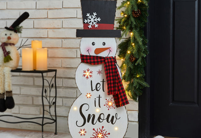 Outdoor Christmas Décor On Sale
