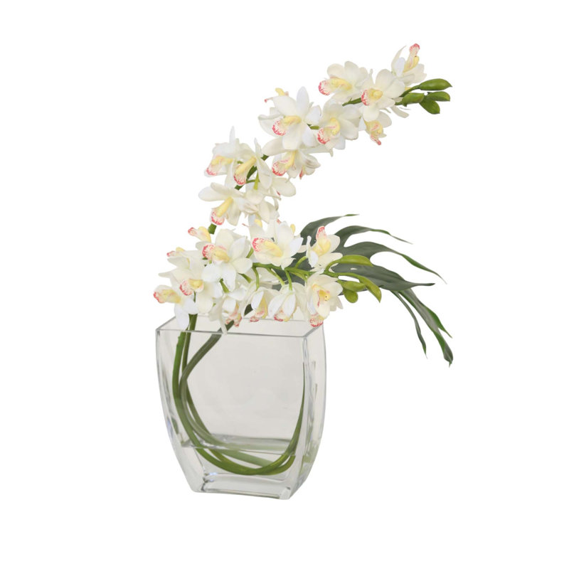 Centre de table en soie orchidée dans un vase en verre