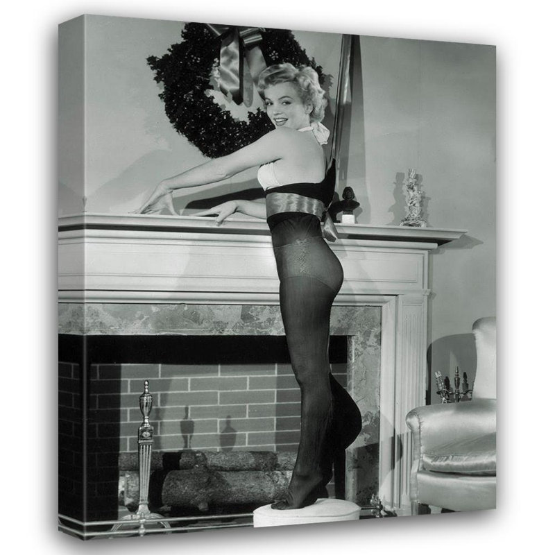 «Latitude Run® Hollywood Photo Gallery Gallery»: Marilyn Monroe - bas de Noël, H 45 po x l 36 po