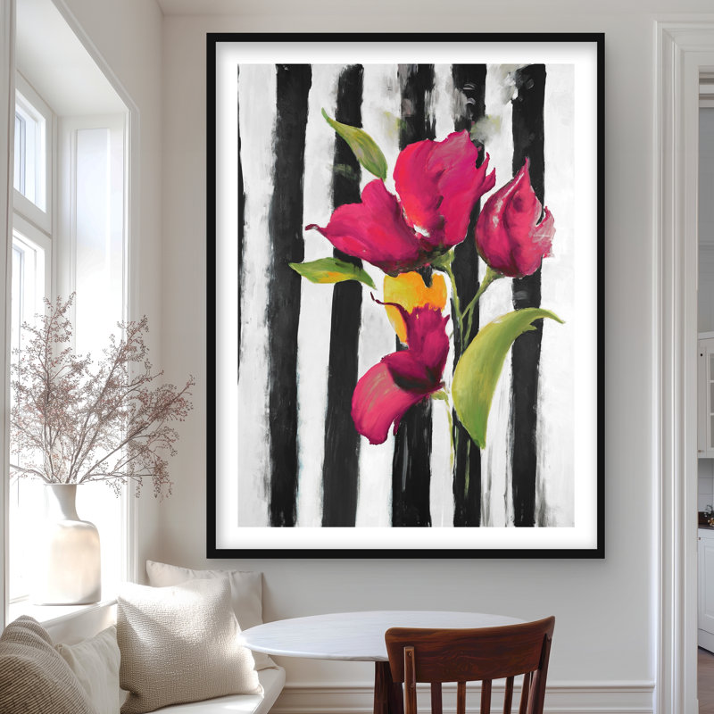 Fleurs sur rayures noires et blanches - reproduction encadrée, H 48 po x l 36 po, Noir