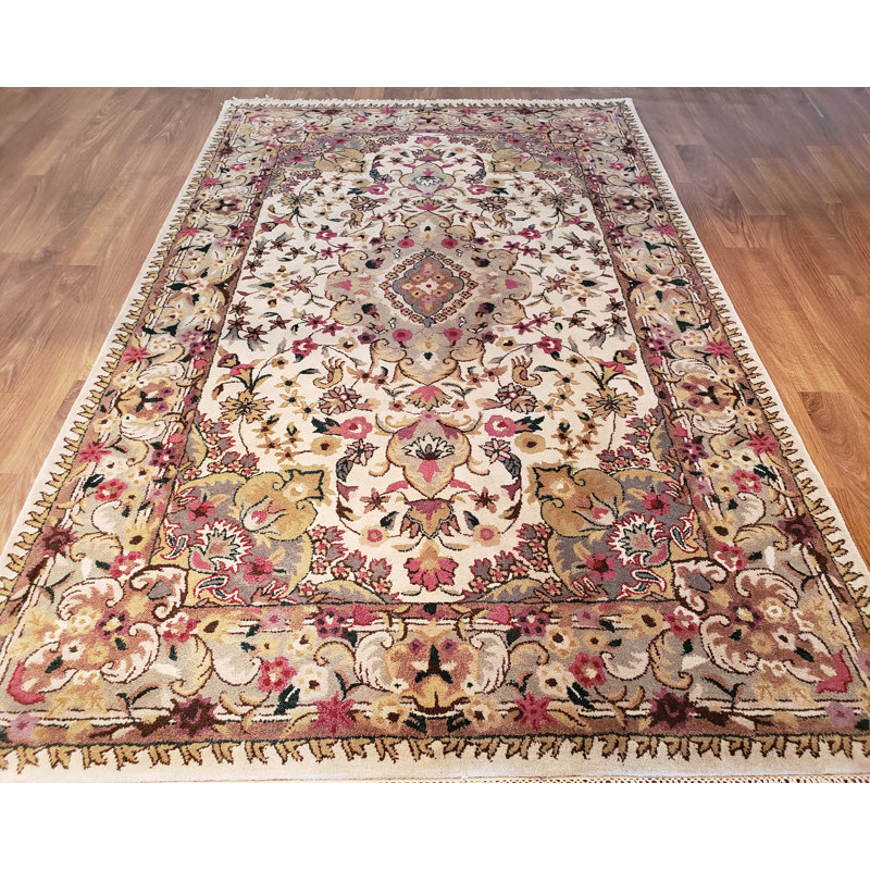 Tapis oriental ivoire touffeté à la main Mateer, 5 pi 6 po x 8 pi 6 po