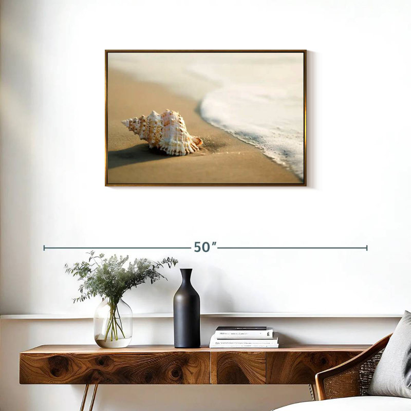 Coquillage sur la plage, Cadre flottant doré, 31 po x 21 po