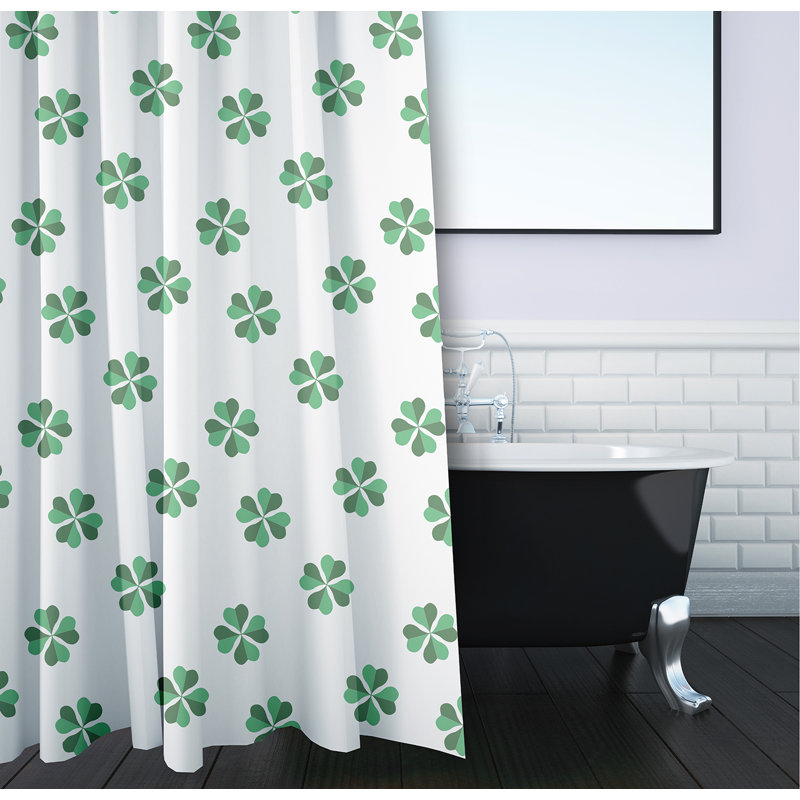 Lucky Patch Shower Curtain, Vert laurier