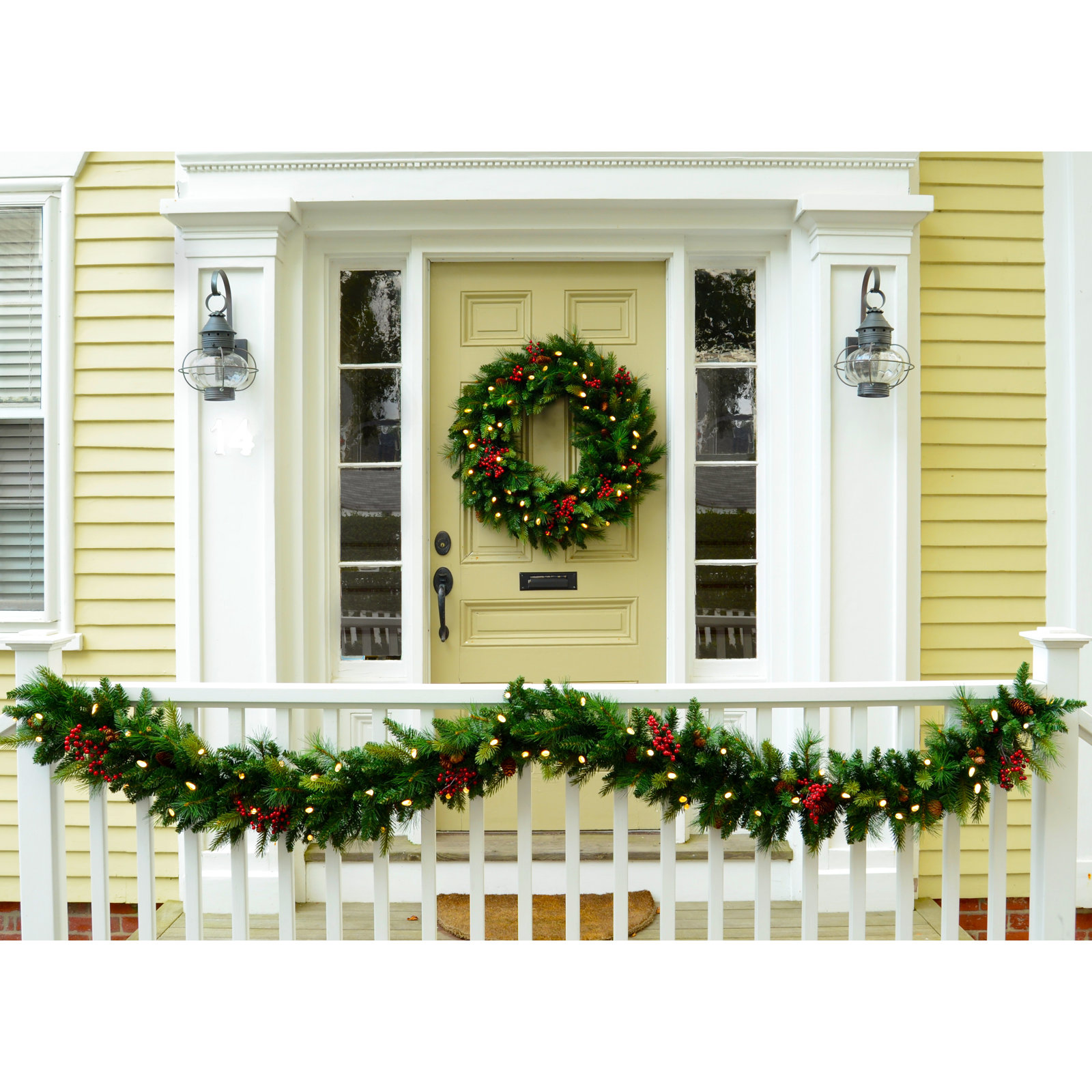 Woodland Berry B/O Lighted Garland, 9'