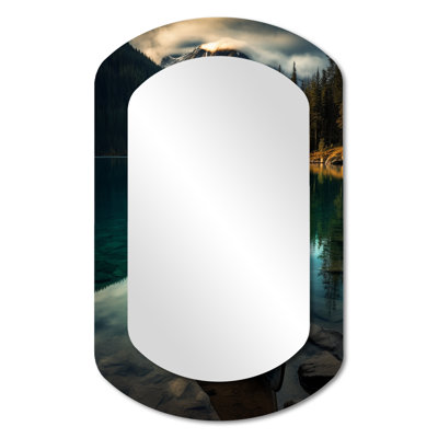 Mâle canot sur le lac Blue Mountain Mountain - miroir cylindrique de bateau