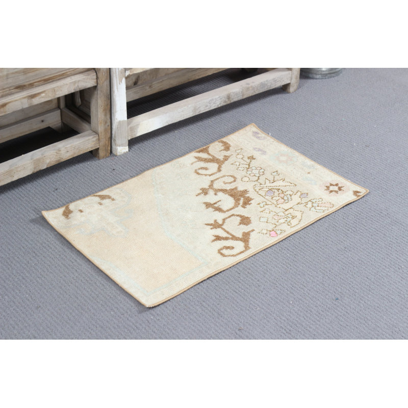 Petit tapis turc rétro de style Oushak pour entrée en brun rustique avec décor floral artistique nomade en laine