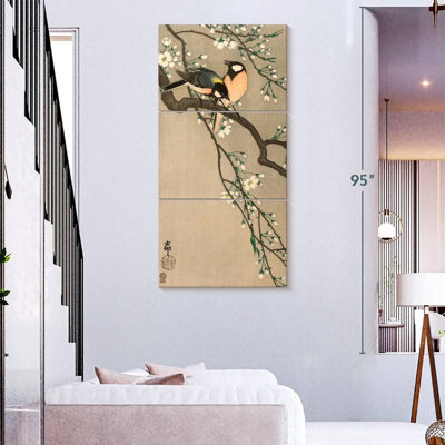 Oiseaux chanteurs sur une branche de cerisier