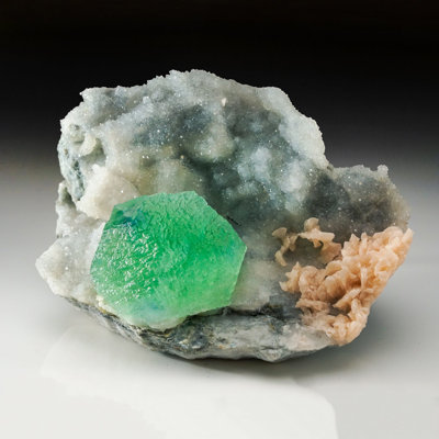 Fluorite verte sur quartz matricé de Ruyuan, L mécang, Guandong, Chine (2,5 lb)