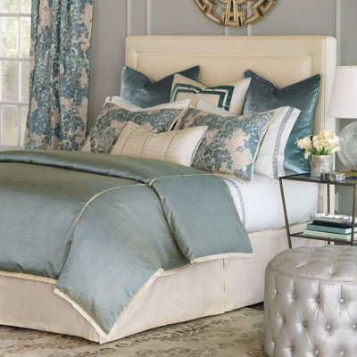Alaia Abstract Bed Runner