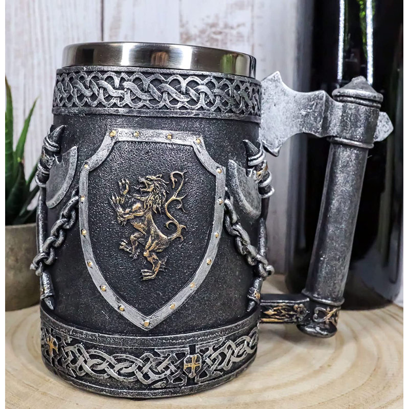 Figurine de chope héraldique bouclier et haches croisées Aoter