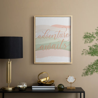 «Adventure Awaits», reproduction d'art encadrée - bois massif