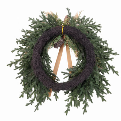 Couronne de Noël artificielle 21,65 po pour la porte d'entrée, couronne de cèdre Evergreen avec pommes de pin, baies et nœud