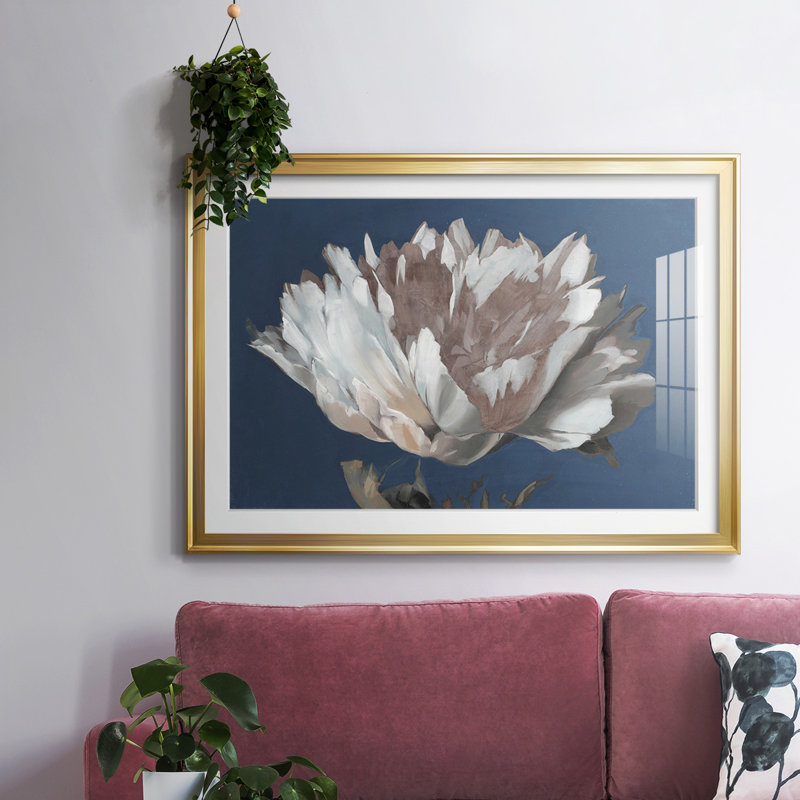 Pivoine blanche encadrée sur papier, Or, H 15 po x l 21 po x P 1,5 po