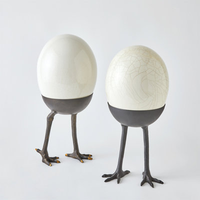 Oeuf d'autruche sur les pieds