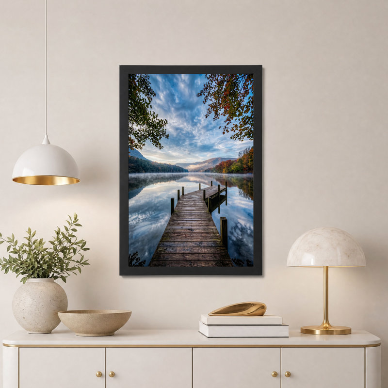 Toile en bois sur un lac brumeux avec un feuillage d'automne, art mural, H 24 po x l 16 po