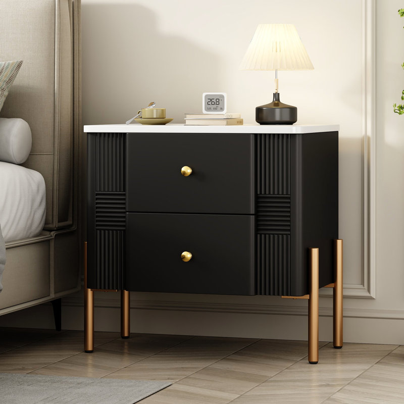 Table de chevet cannelée noire avec poignées dorées, 2 tiroirs, surface facile à nettoyer, parfaite pour la décoration intérieure dans des glissières de tiroir de haute qualité à petits boutons et un espace multifonctionnel