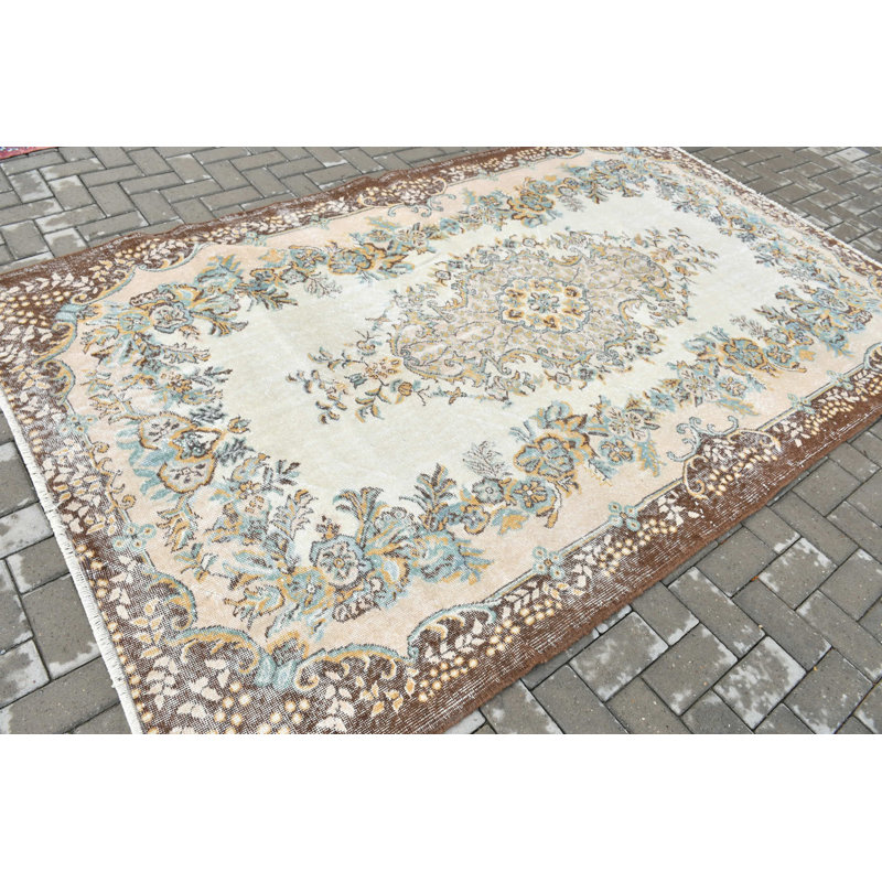 Tapis turc authentique tissé à la main dans des couleurs vibrantes, parfait pour le salon ou la chambre à coucher