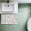 Tapis de bain en peluche imprimé Wildflower Hope Botanicals, design par Kim Allen, 18 po x 30 po