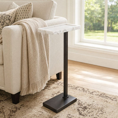 Table d'appoint en fer foncé foncé avec plateau rectangulaire en marbre blanc H 24 po x P 6 po x l 12 po
