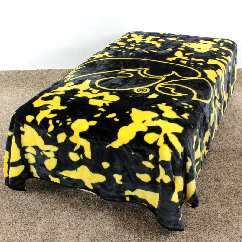 Iowa Hawkeyes Black and Yellow Knitted Throw Blanket