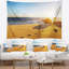 Grandes empreintes de pas sur une tapisserie de sable de plage-28507519