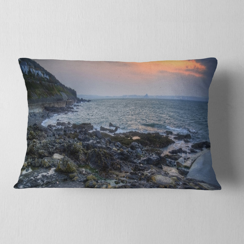 Coussin lombaire noir foncé en mer